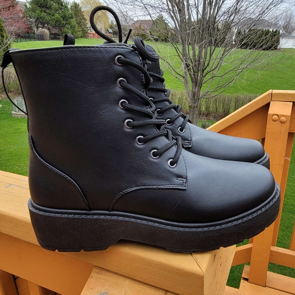 Charles Albert Platform Lug Combat, Black, Size 9 Women